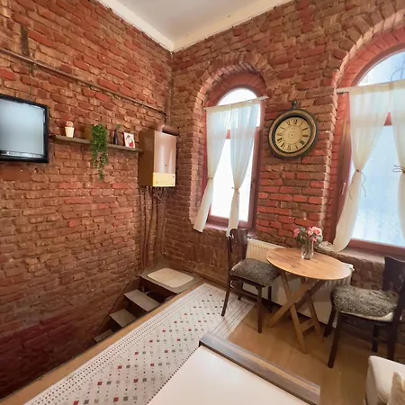 Historical Dublex In Center Of Taksim Διαμέρισμα *